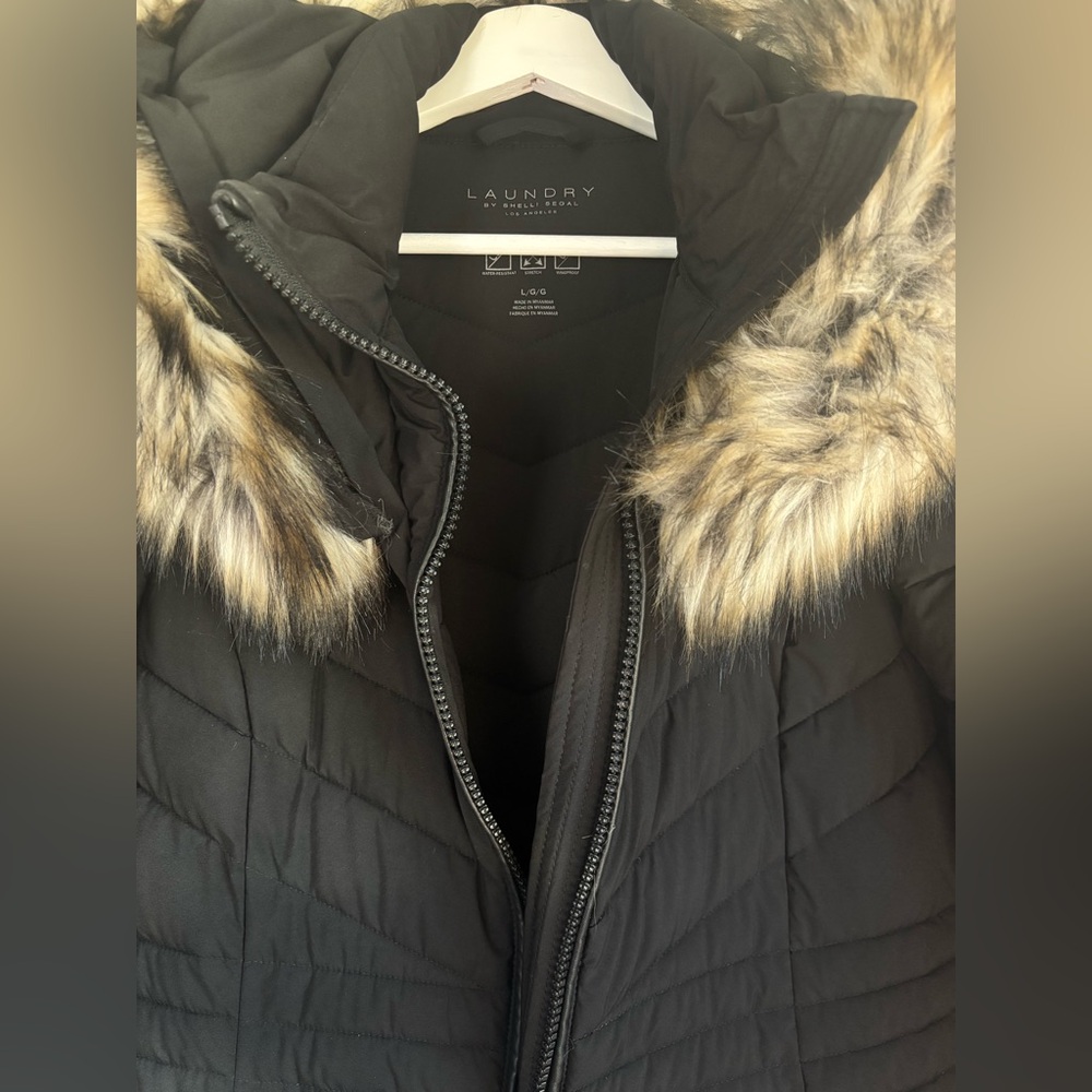 Laundry By Shelli Segal Women's Black Quilted Coat with Faux Fur Trim - Picture 4 of 7